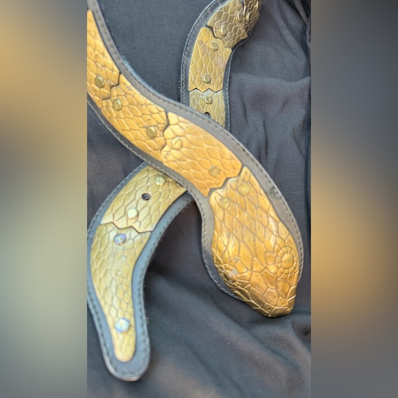 Vintage 80s Snake Belt Brass Tone Embossed Metal Belt - Picture 4 of 13